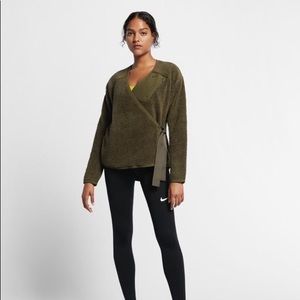 Nike Performance Sherpa Wrap